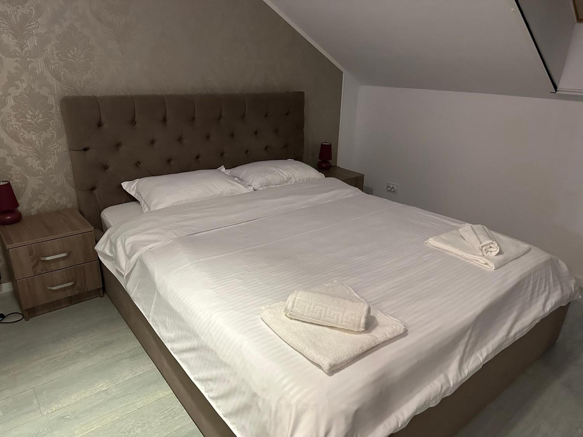 Toscana Apartments Отопени Экстерьер фото